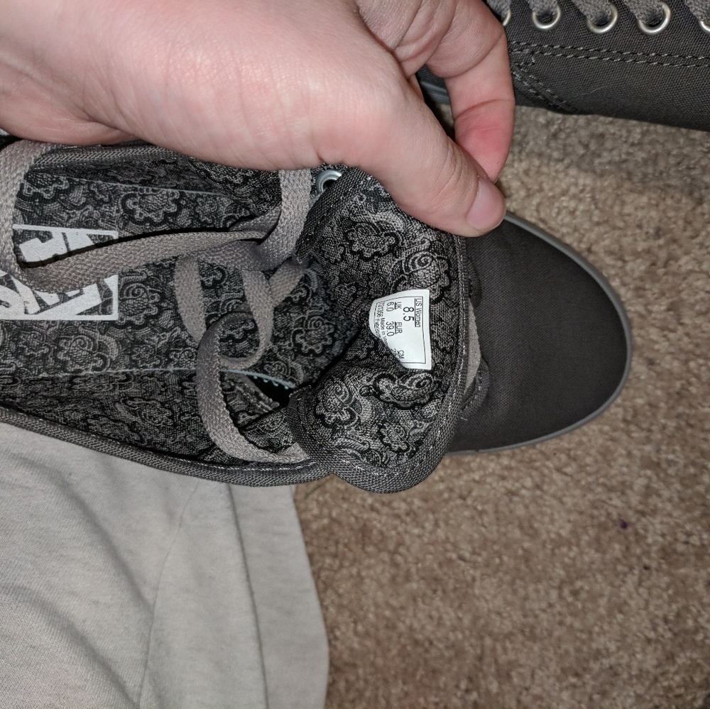 Gray vans - Picture 3 of 3